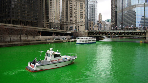 Chicago Dyeing the river Green