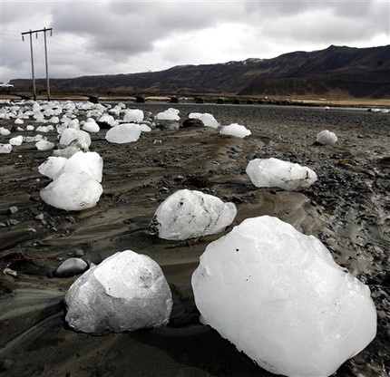 Icechunks carried by flooding